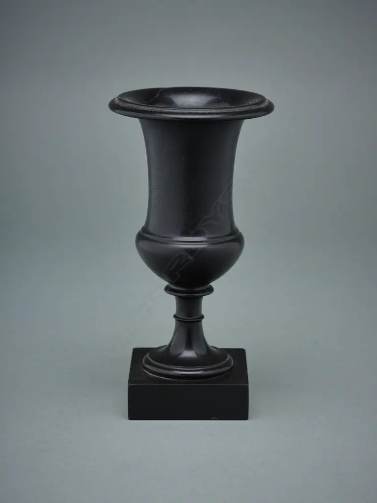 Ashford marble campagna-shape urn, Image 1++